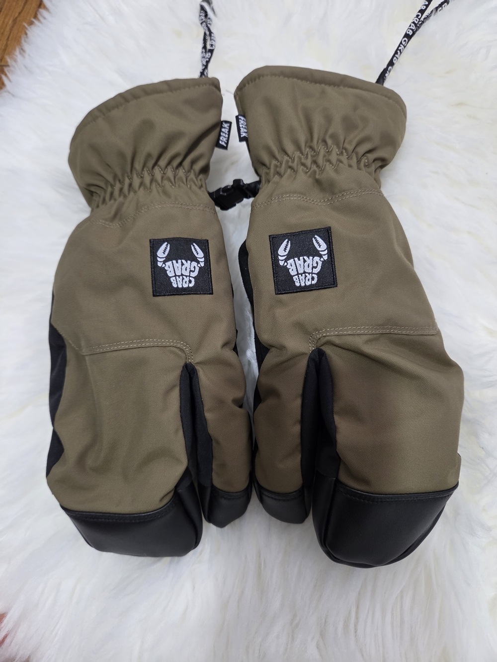Crab Grab Freak Trigger Mitts in Olive/Tan & Black